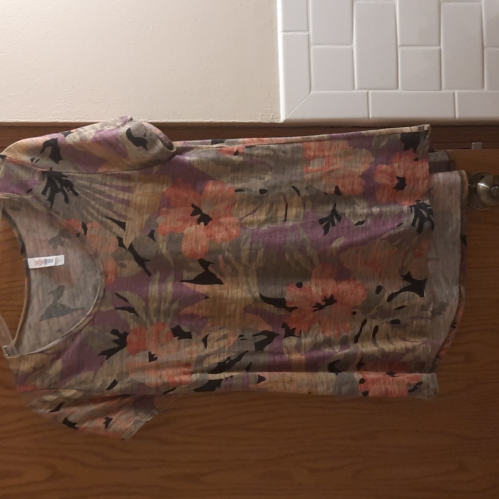 LuLaRue L Classic Tee